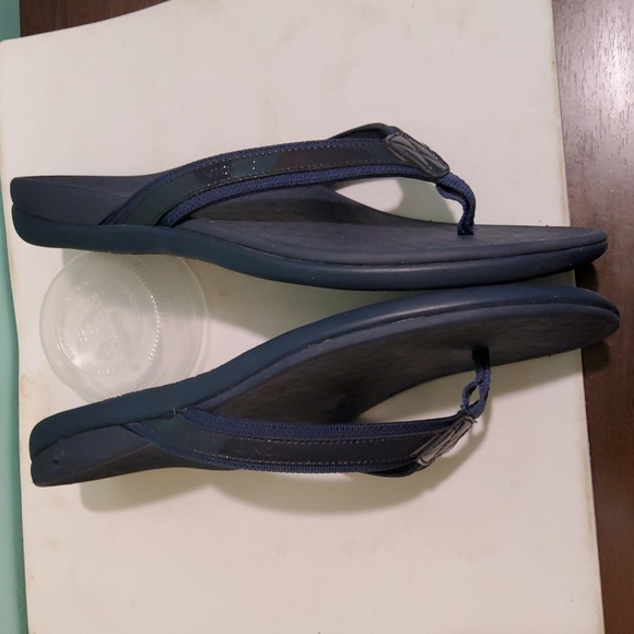 Vionic Flip Flops - Picture 4 of 6